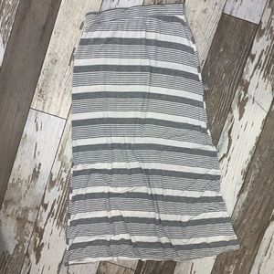 GRAY & WHITE STRIPED MAXI SKIRT SIZE M
